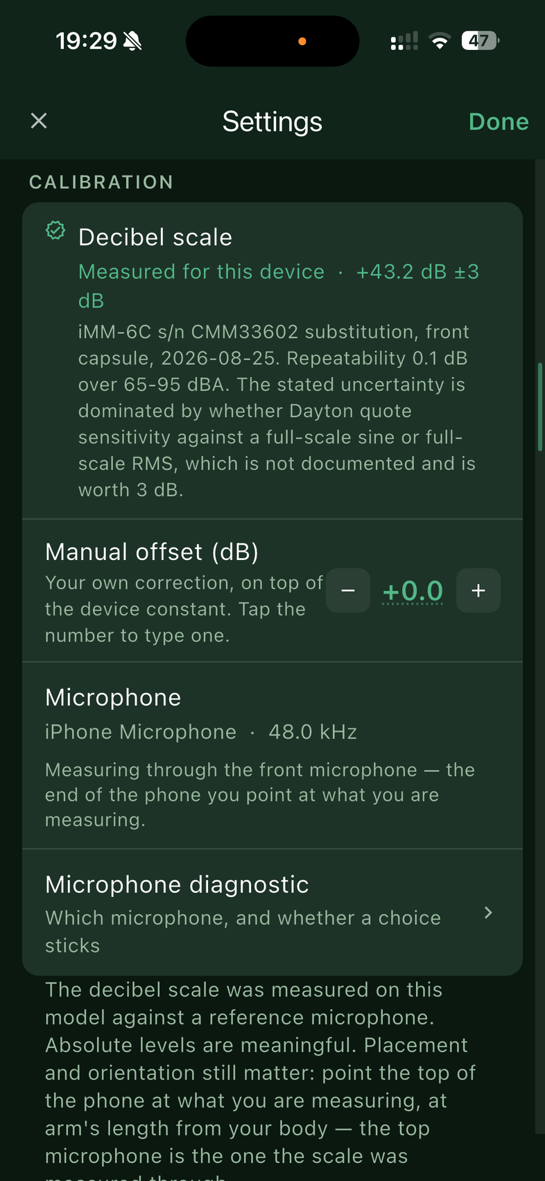 The calibration settings: Decibel scale, measured for this device, plus 43.2 dB plus or minus 3 dB, with the reference microphone, serial number, date and method stated underneath